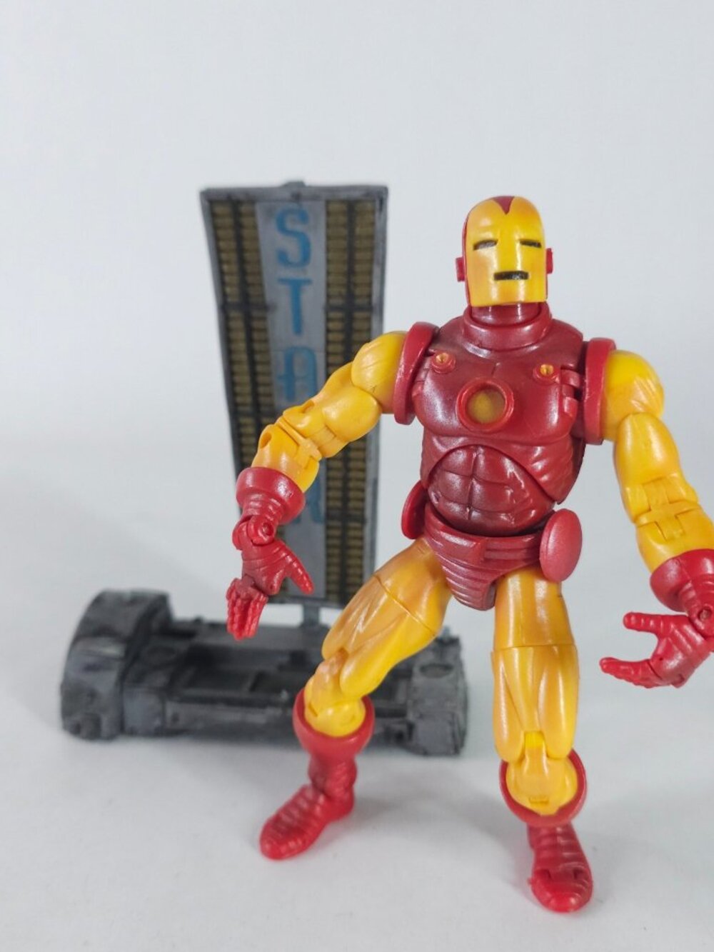 ToyBiz Marvel Legends Iron Man 6" Series 1 Action Figure Loose Complete 2002